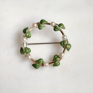 Vintage Krementz Wreath Pearl Green Leaf Gold Fill Brooch